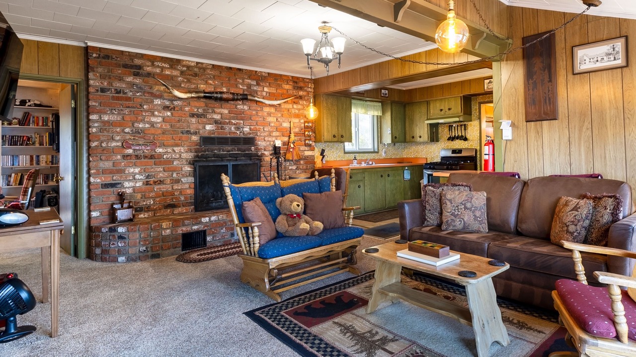 Photo of Livingroom in Fawnskin