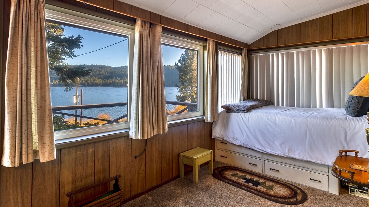 Photo of Bedroom in Fawnskin