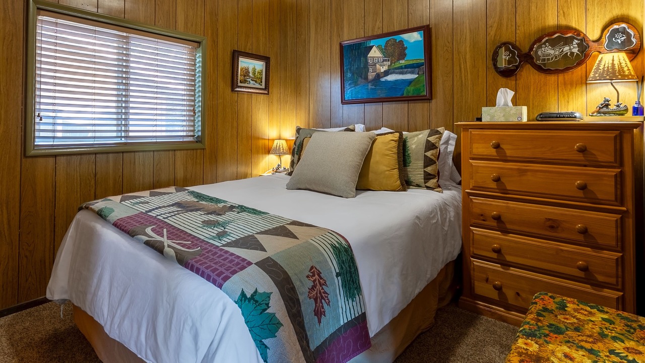Photo of Bedroom in Fawnskin