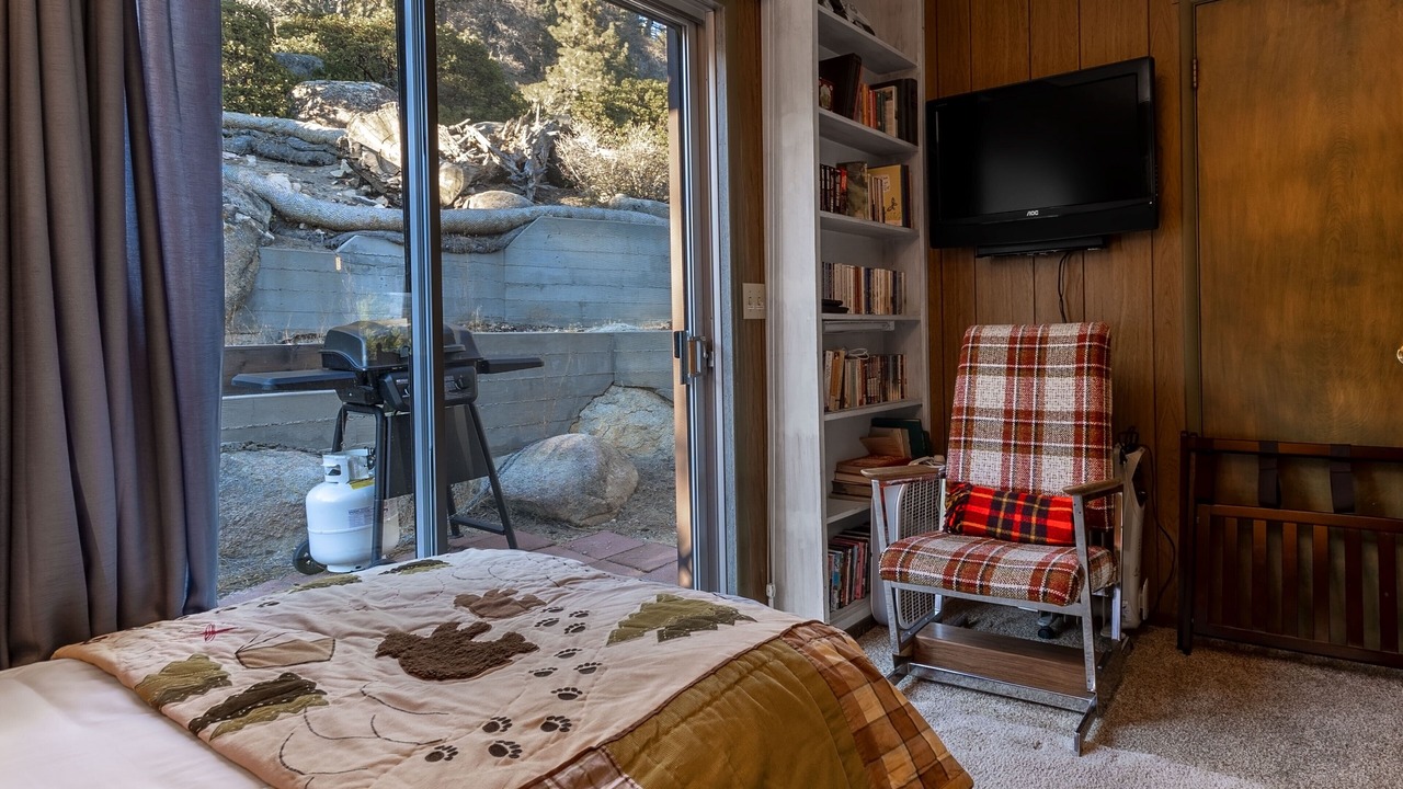 Photo of Bedroom in Fawnskin