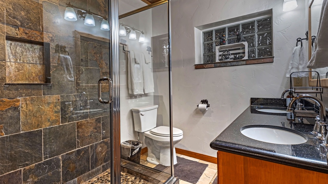 Photo of Bathroom in Peter Pan