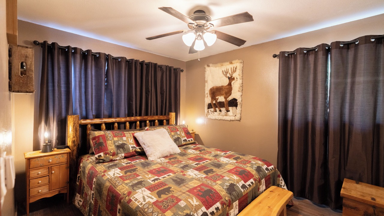Photo of Bedroom in Twin Peaks