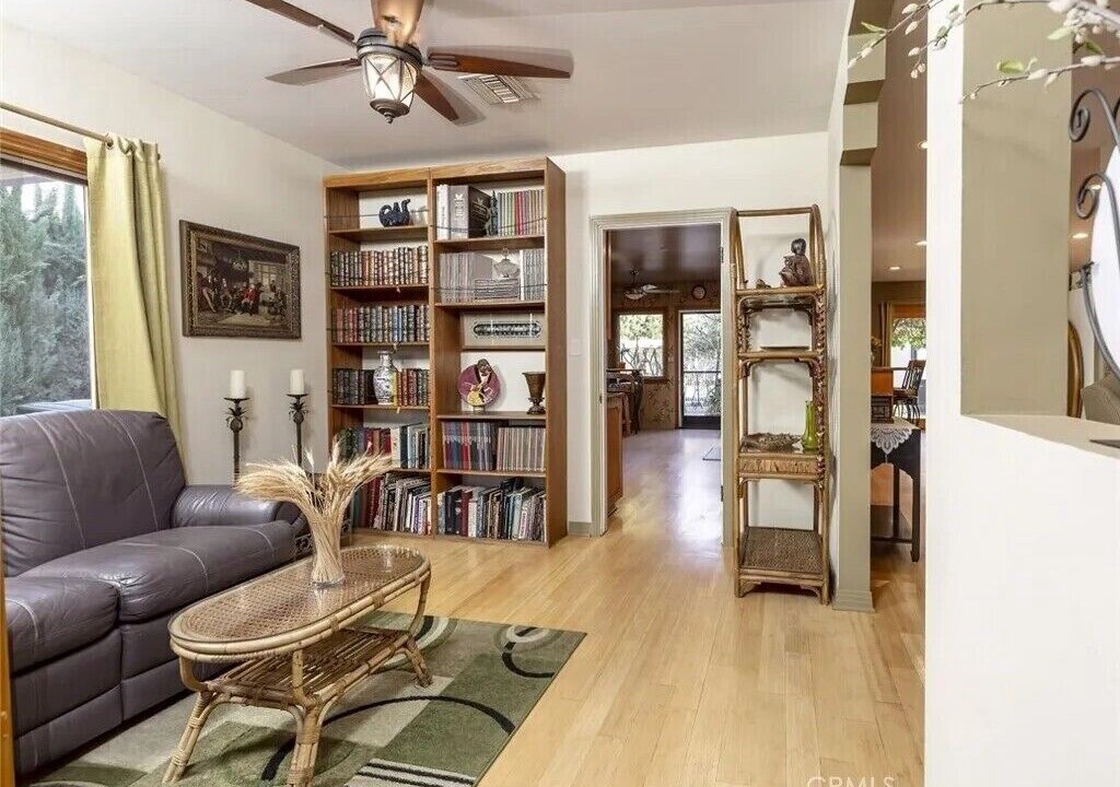 Photo of Livingroom in Burbank