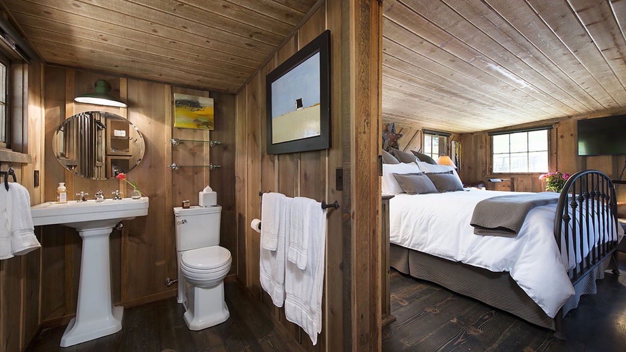 Photo of Bathroom in Groveland