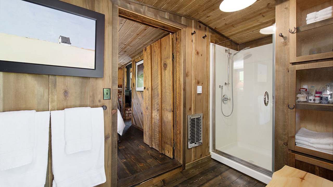 Photo of Bathroom in Groveland