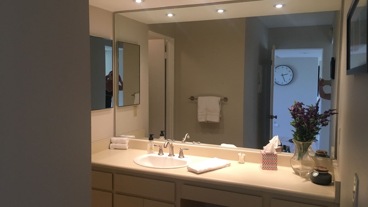 Photo of Bathroom in Canyon Corridor