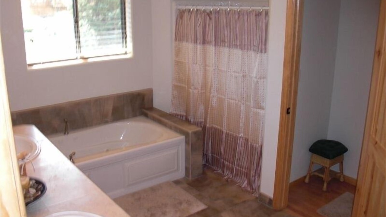 Photo of Bathroom in Upper Moonridge