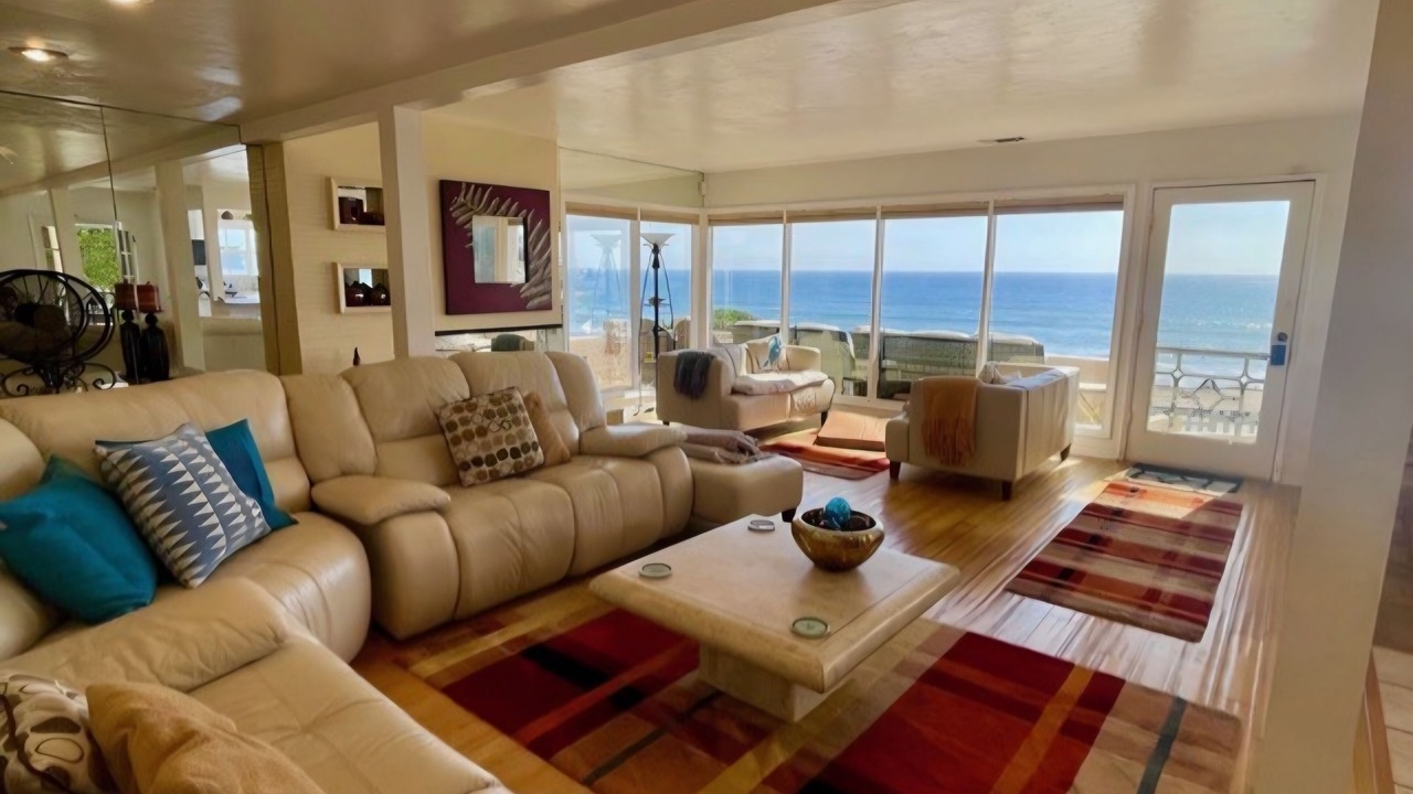 Photo of Livingroom in North Pacific Beach