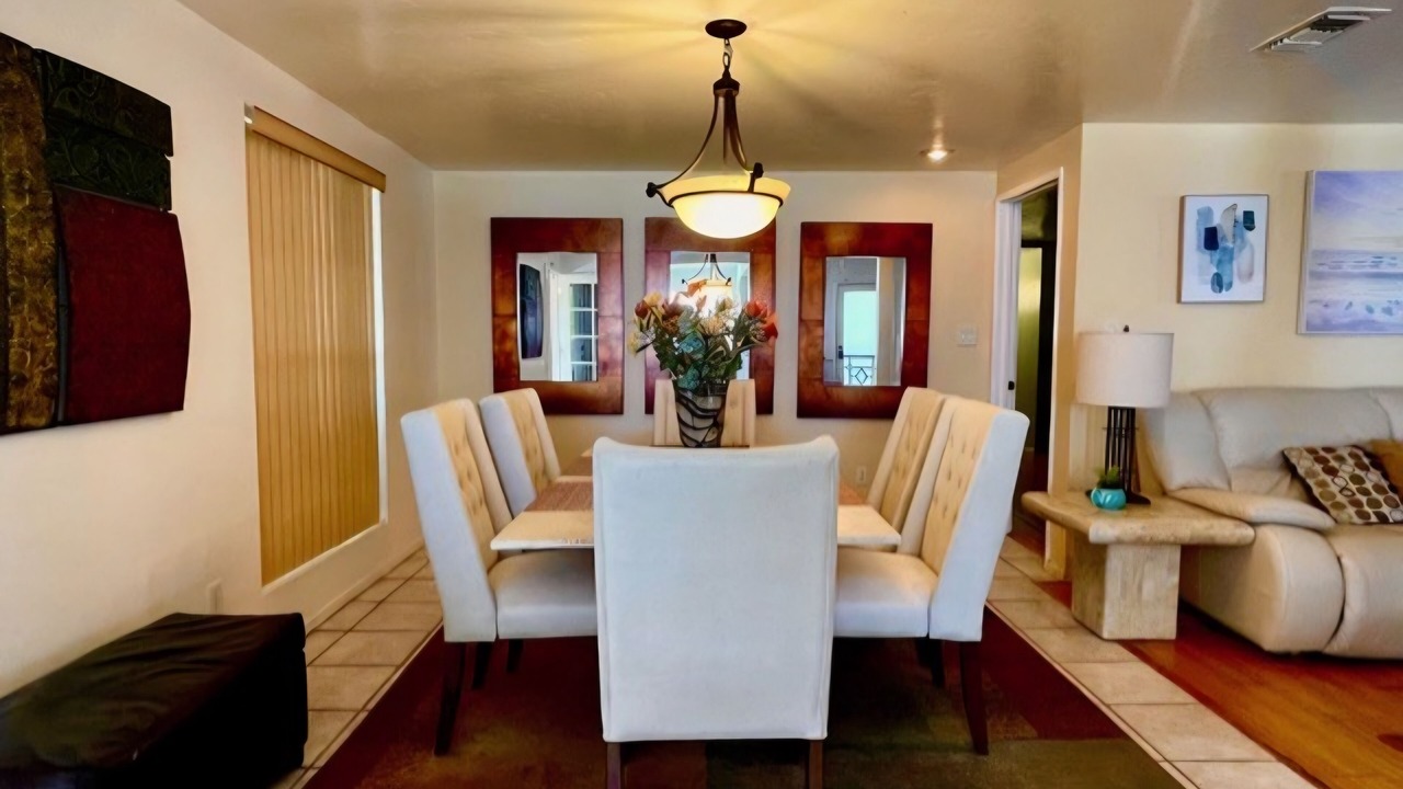 Photo of Livingroom in North Pacific Beach