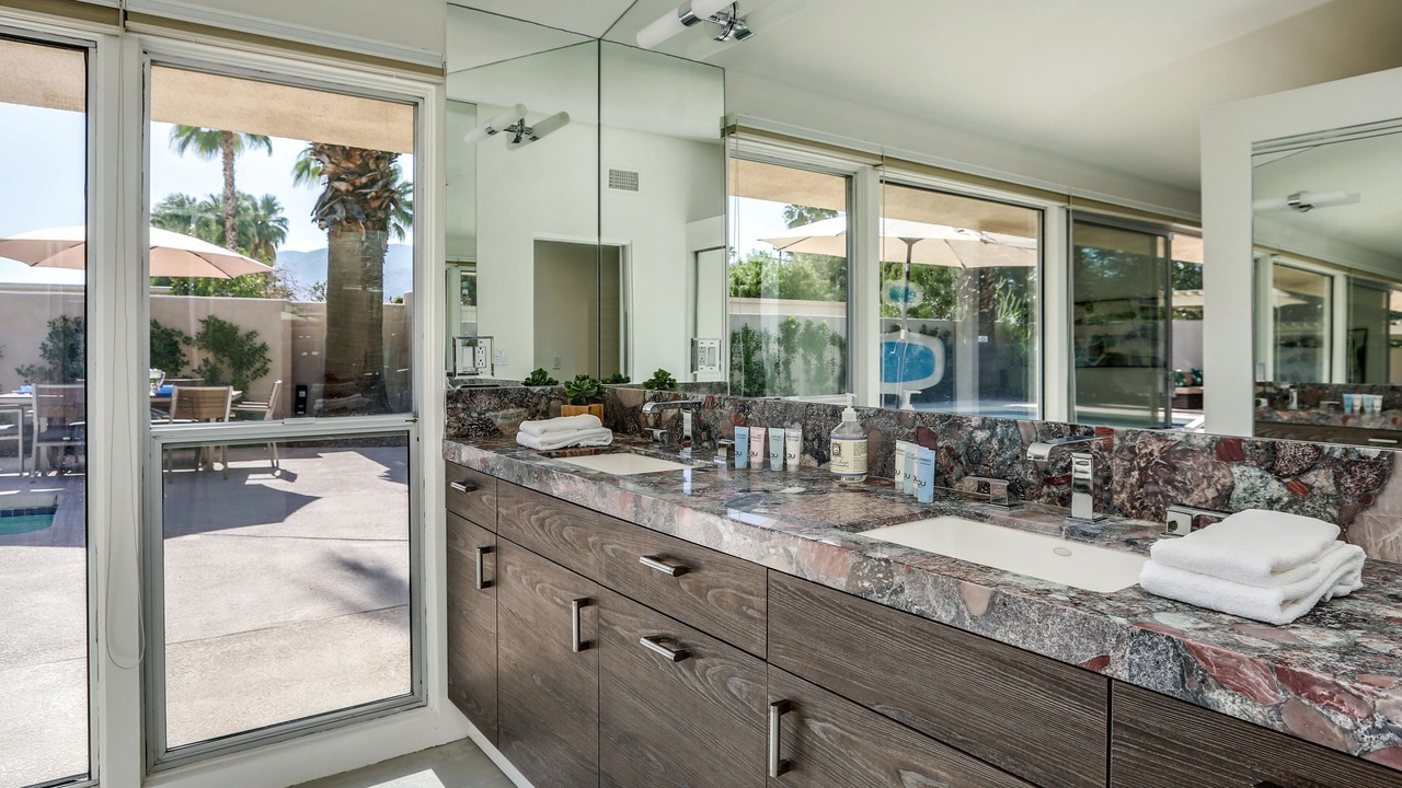 Photo of Bathroom in The Movie Colony