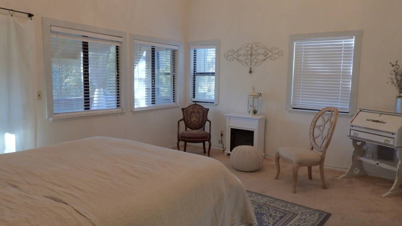Photo of Bedroom in Groveland