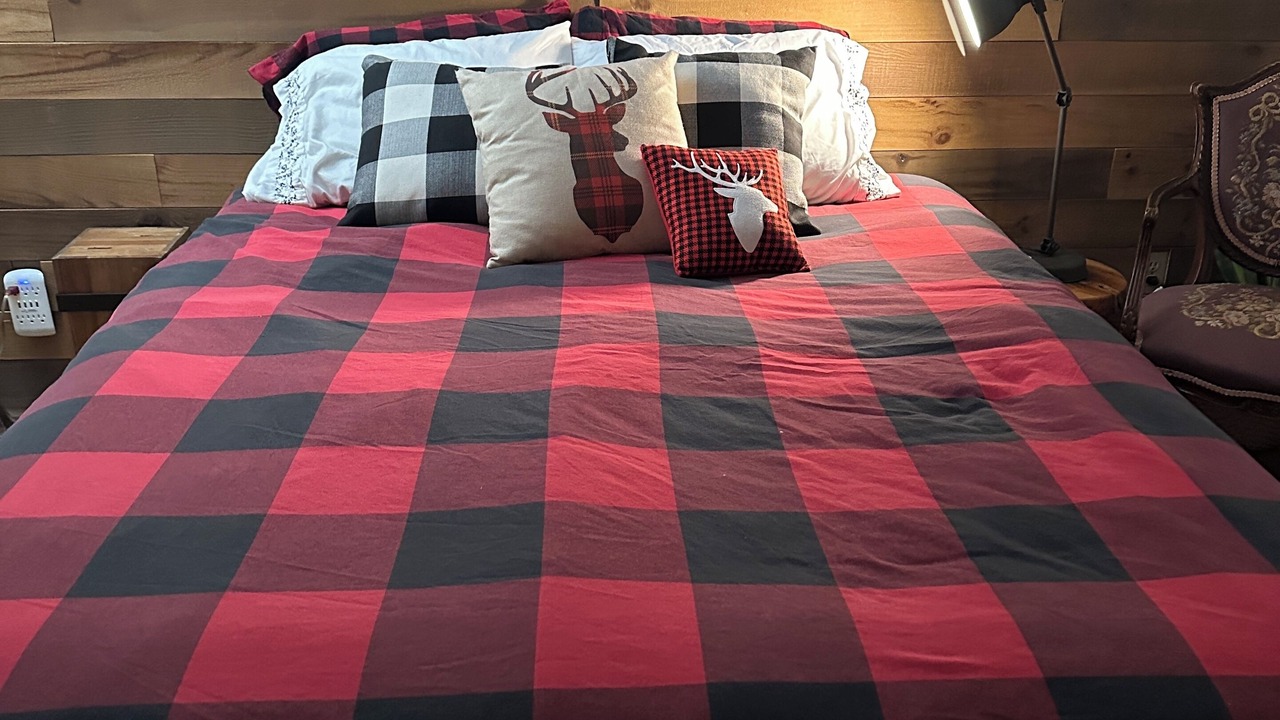 Photo of Bedroom in Groveland