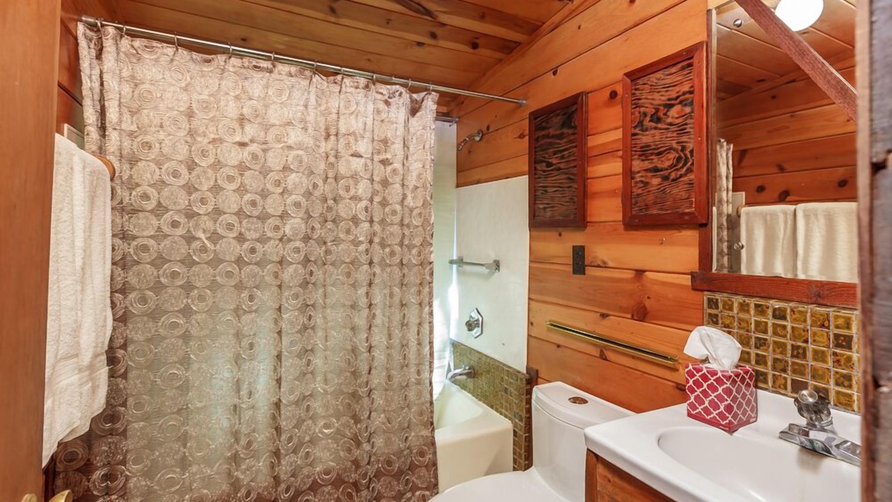 Photo of Bathroom in Mariposa