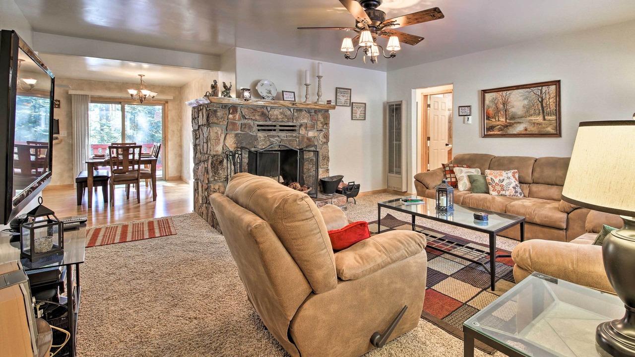 Photo of Livingroom in Fawnskin