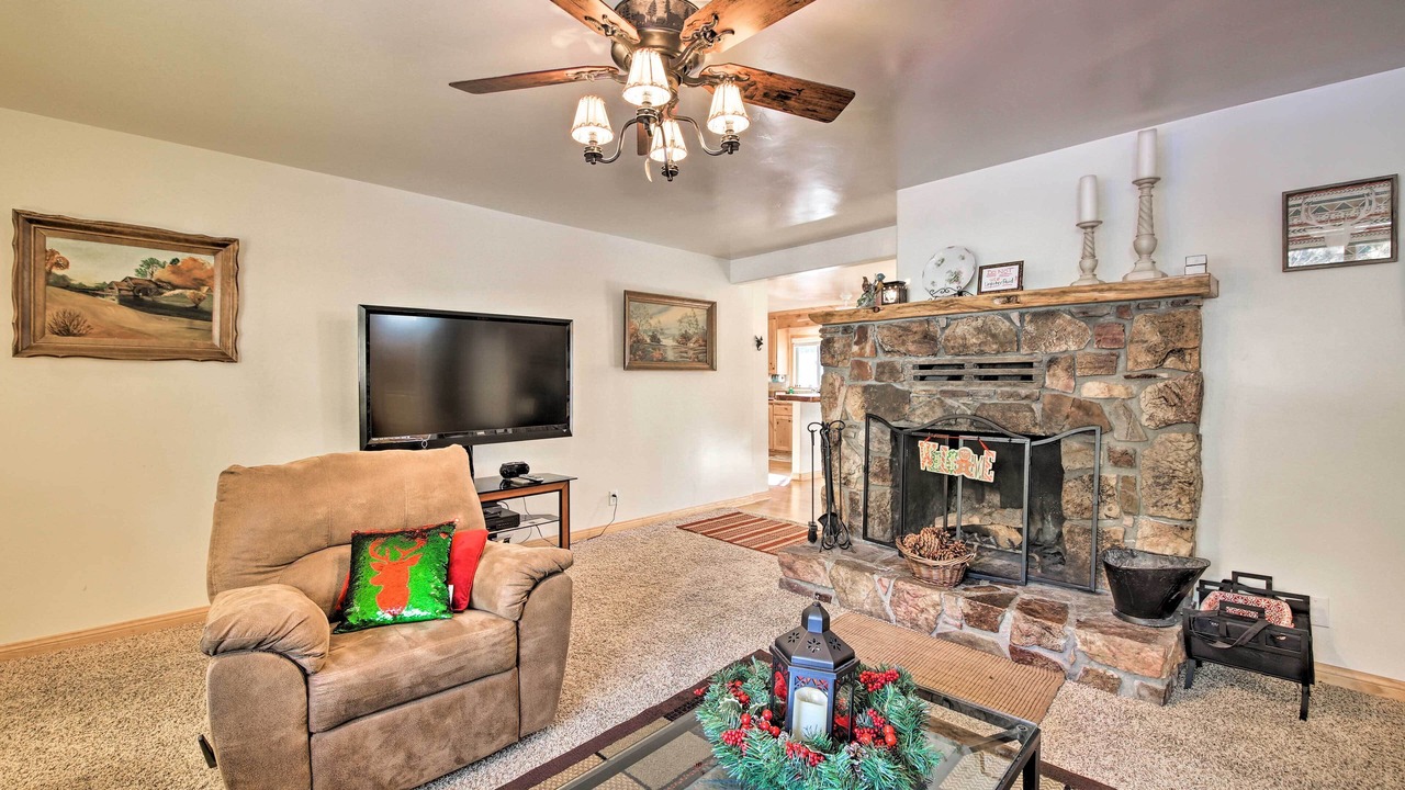 Photo of Livingroom in Fawnskin