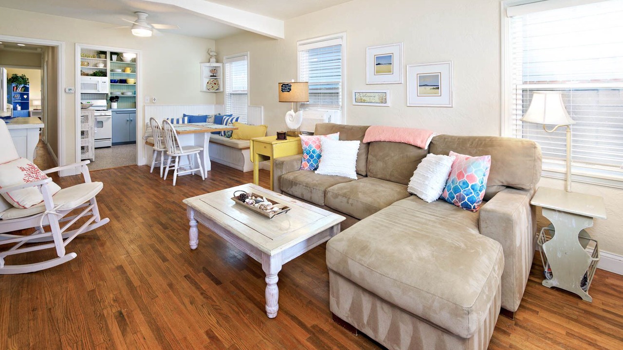 Photo of Livingroom in Old Towne