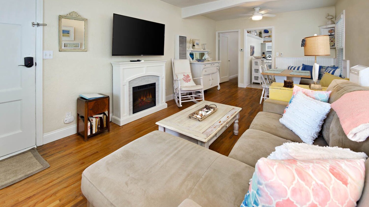 Photo of Livingroom in Old Towne