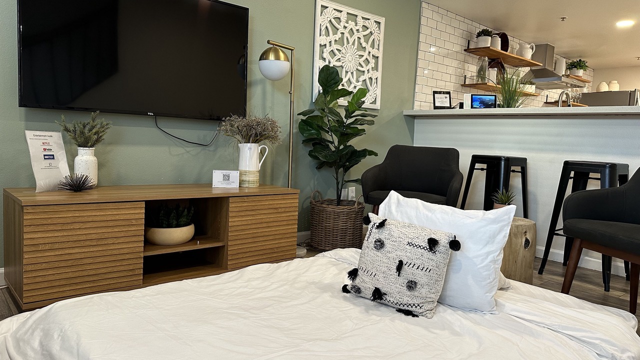 Photo of Bedroom in Midway City