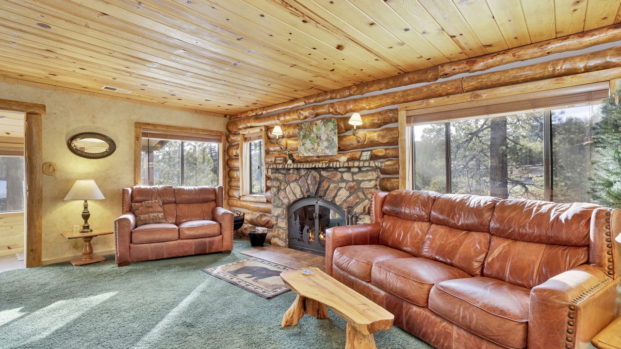 Photo of Livingroom in Fawnskin