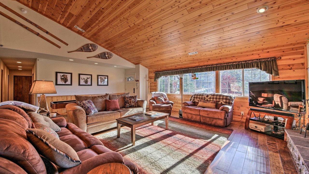 Photo of Livingroom in Castle Glen Estates
