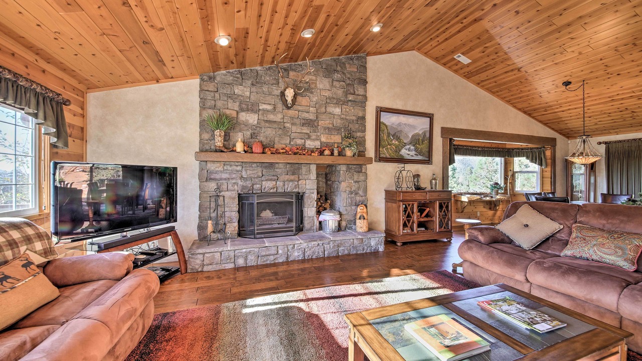 Photo of Livingroom in Castle Glen Estates