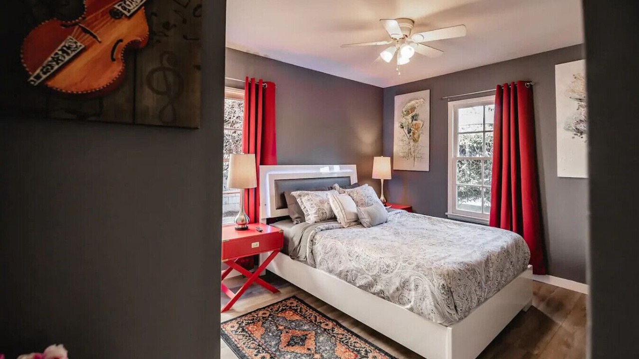Photo of Bedroom in NoHo Arts District