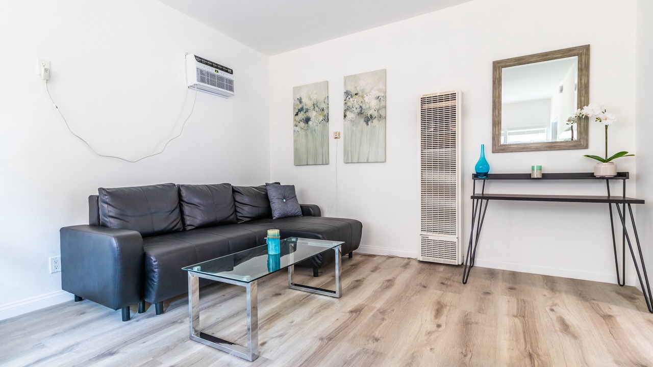 Photo of Livingroom in Valley Village