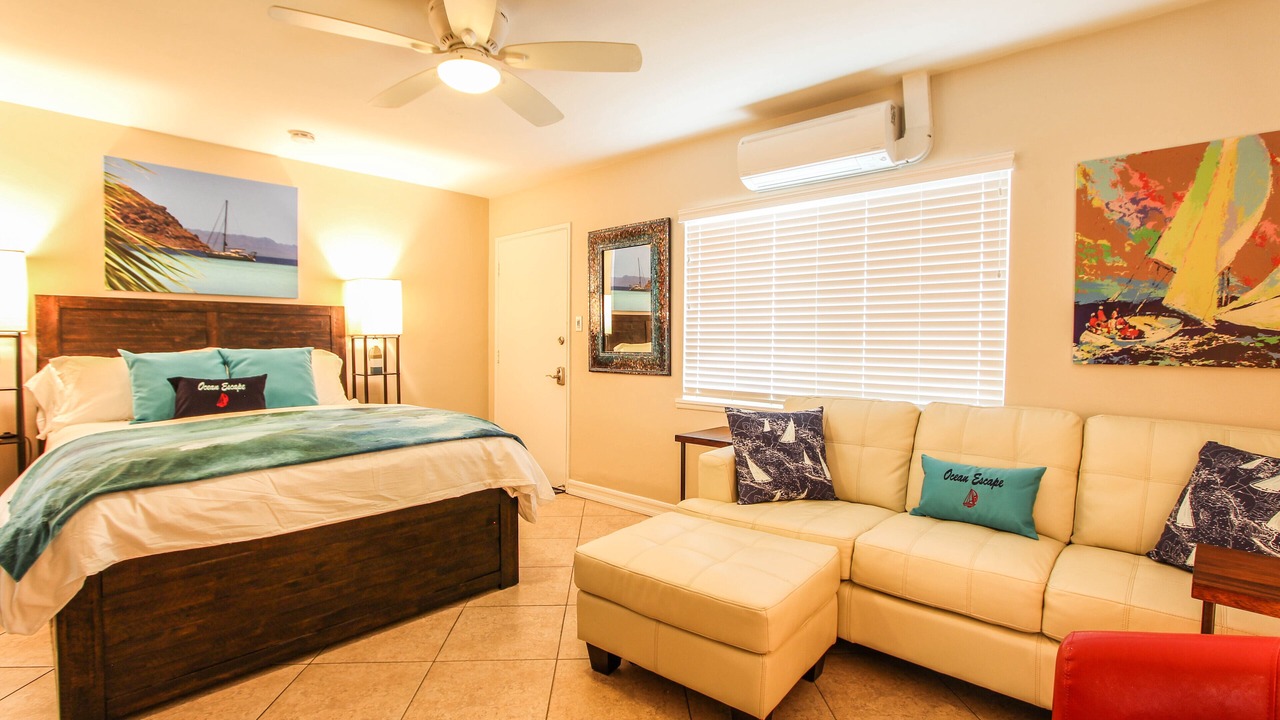 Photo of Bedroom in Lido Isle