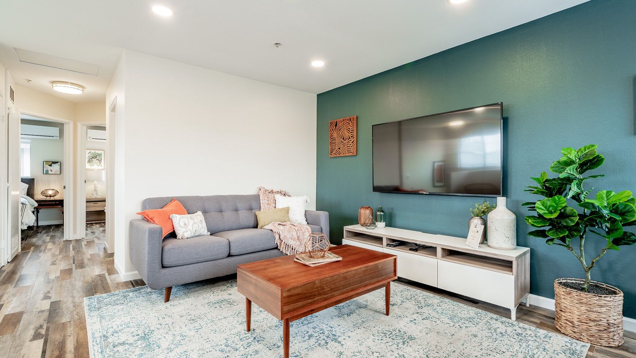 Photo of Livingroom in Midway City
