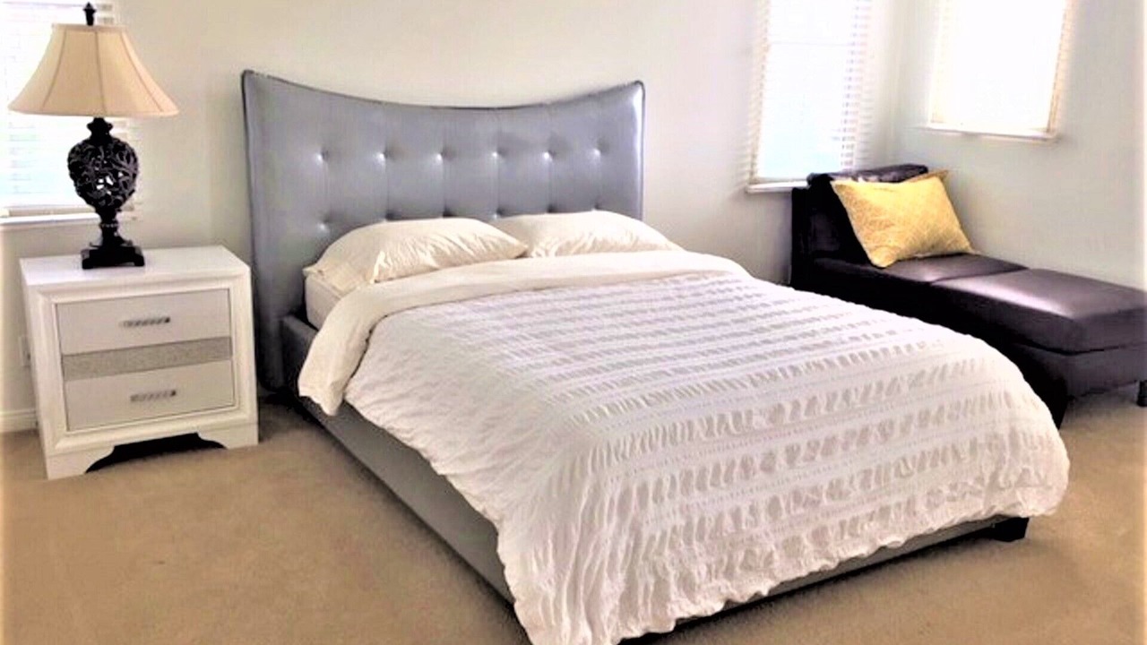 Photo of Bedroom in Lake Forest