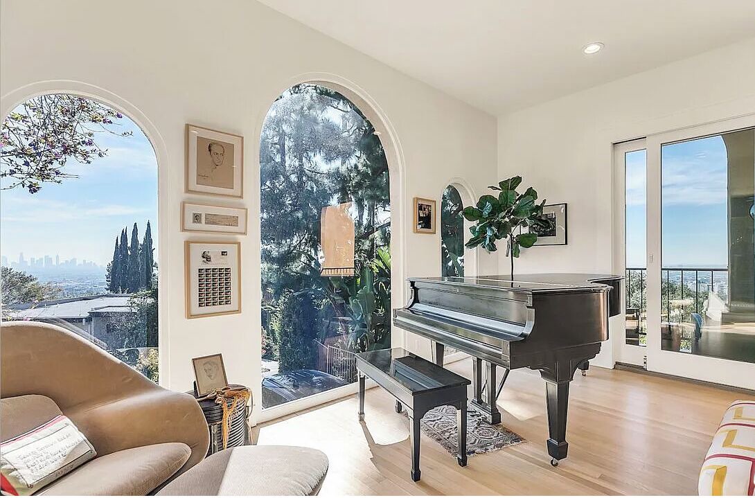Photo of Others in Hollywood Hills