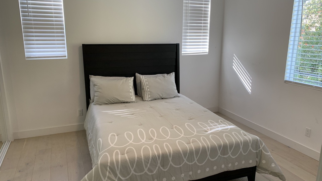 Photo of Bedroom in Tarzana