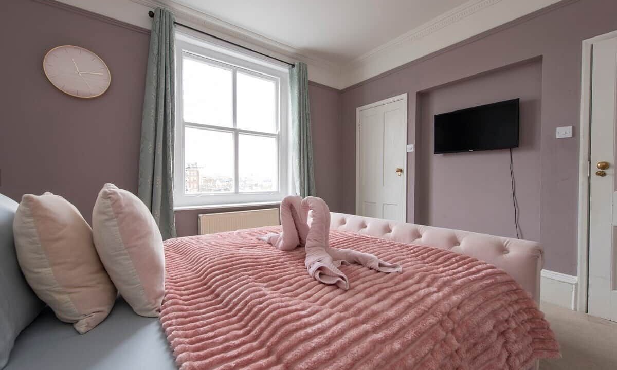 Photo of Bedroom in Royal Borough of Kensington and Chelsea