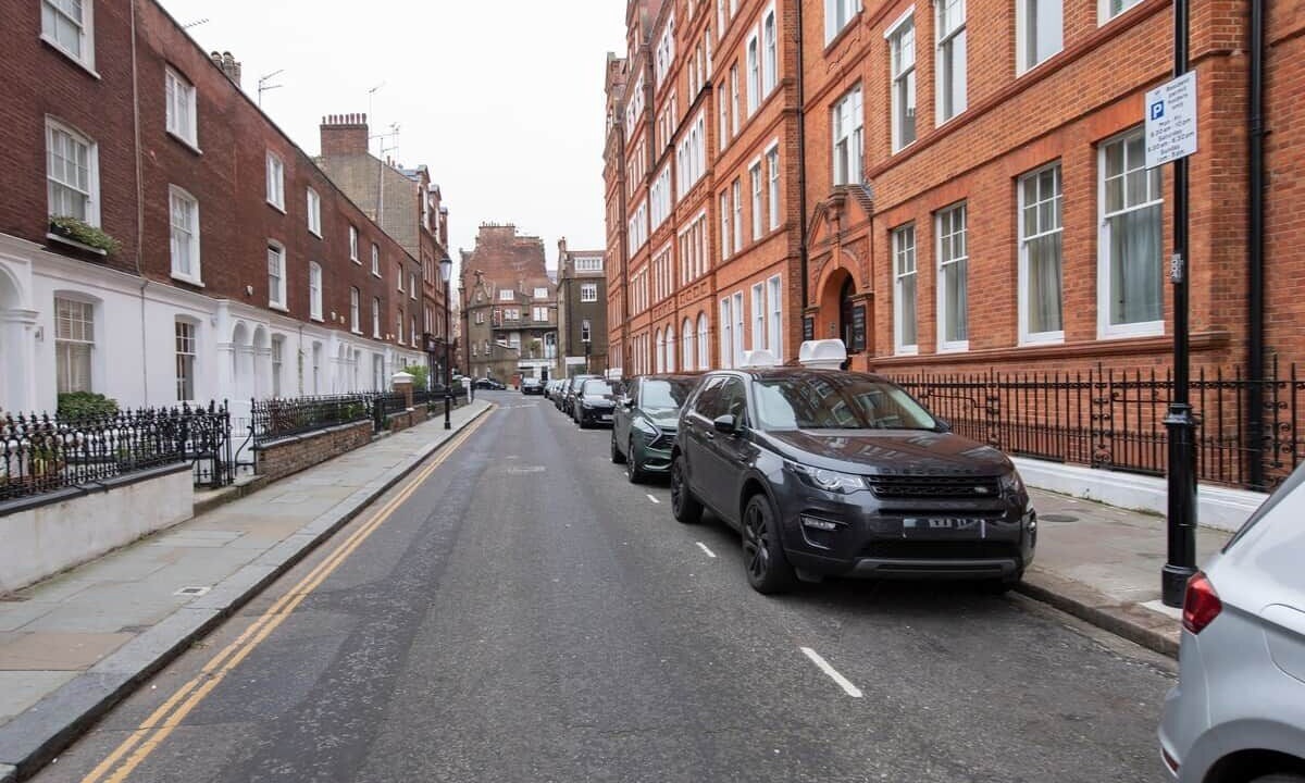 Photo of Others in Queen's Gate