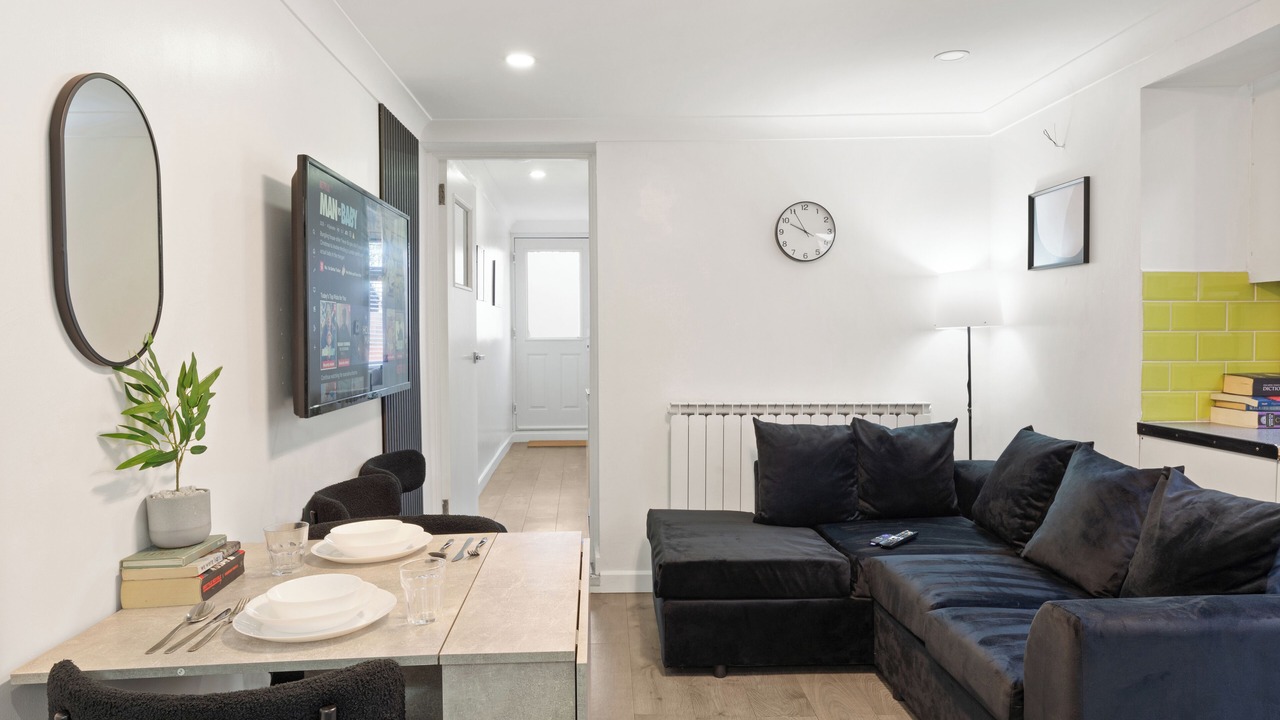 Photo of Livingroom in Stratford and New Town