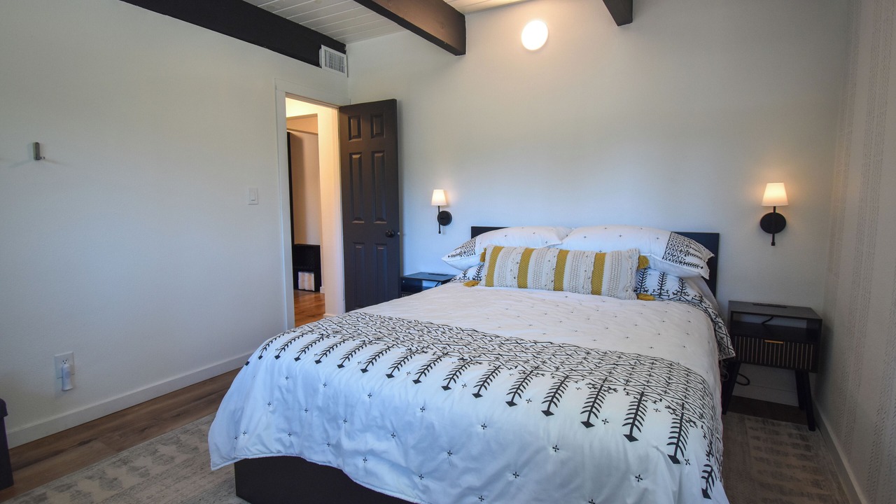 Photo of Bedroom in Green Valley Lake