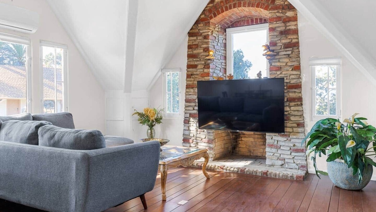 Photo of Livingroom in Newhall