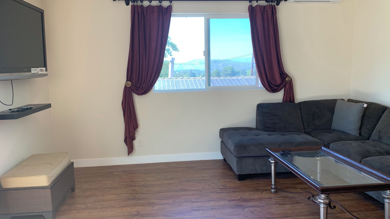 Photo of Livingroom in Woodland Hills