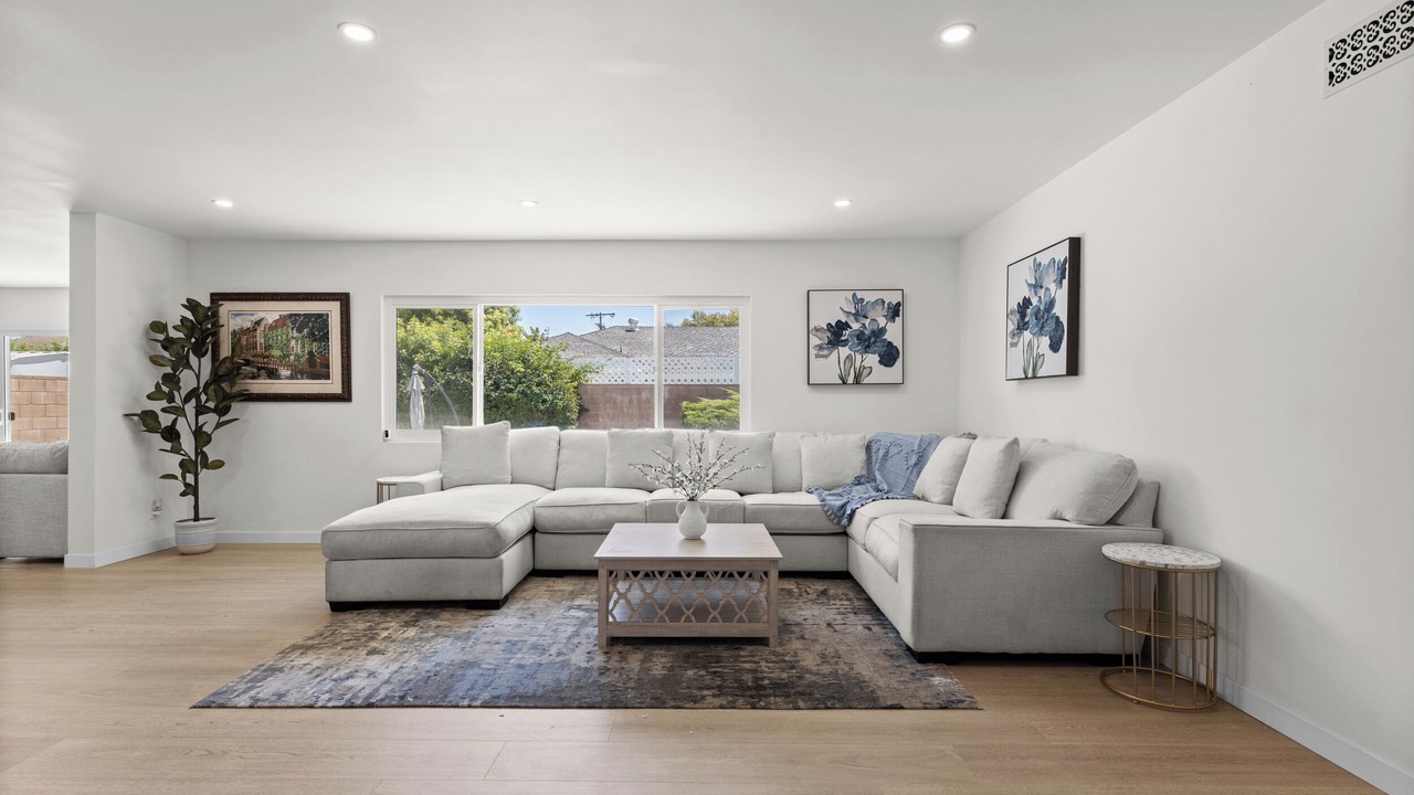Photo of Livingroom in North Hills