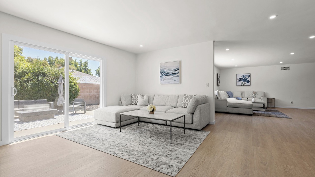 Photo of Livingroom in North Hills