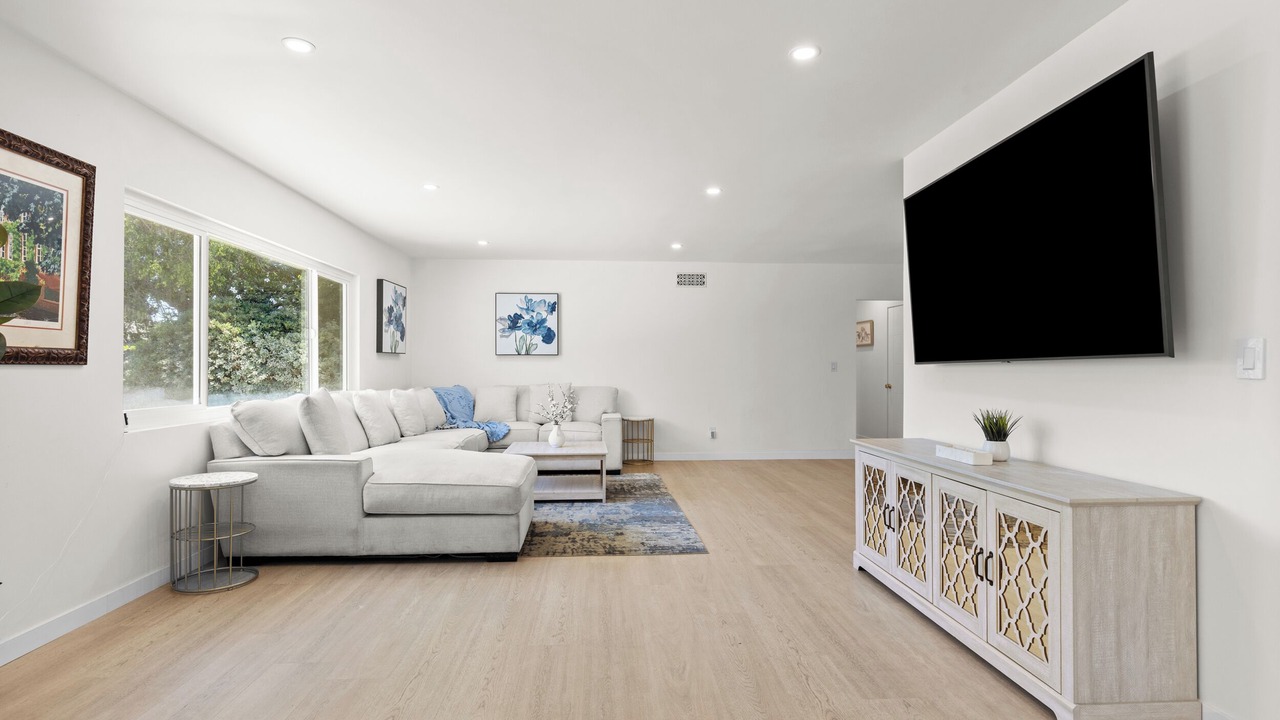Photo of Livingroom in North Hills