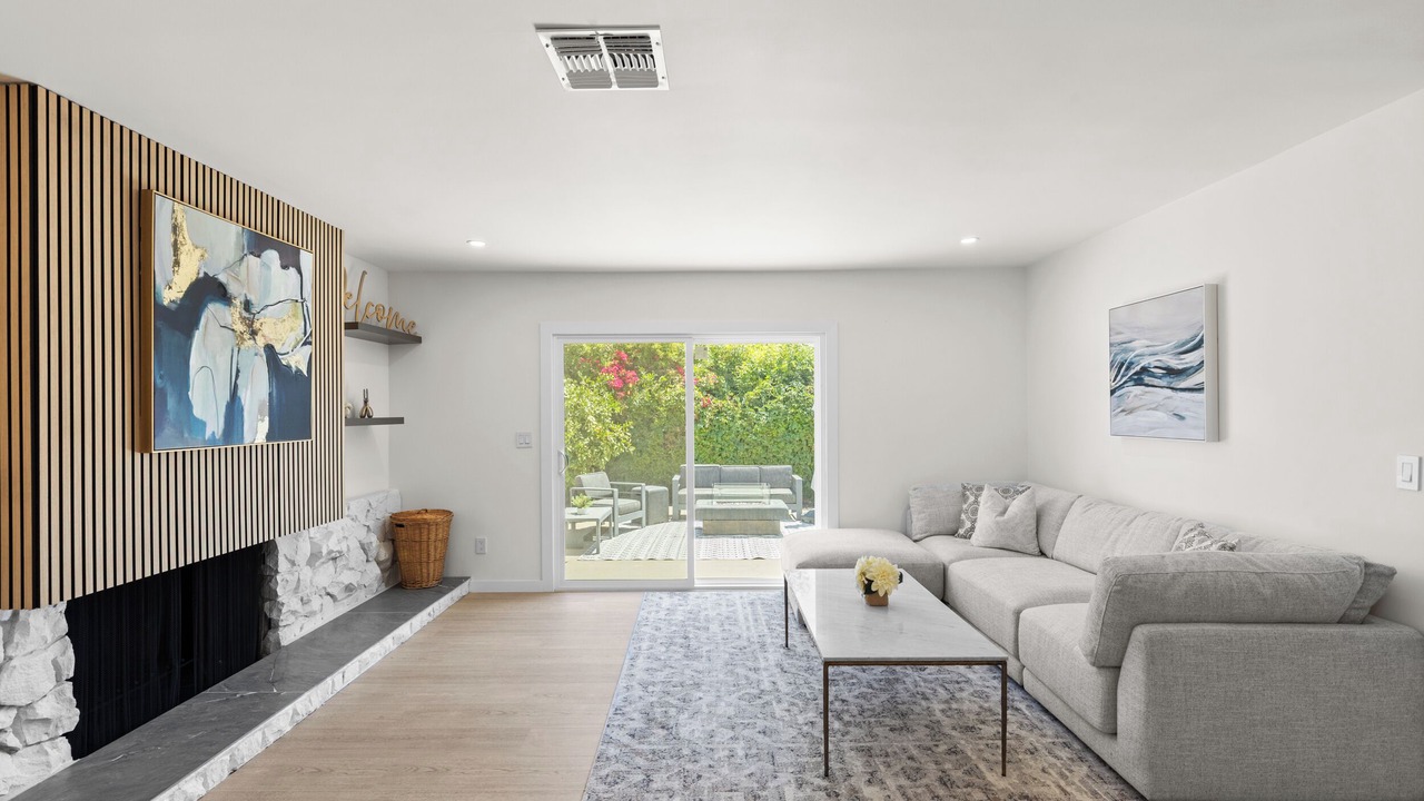 Photo of Livingroom in North Hills