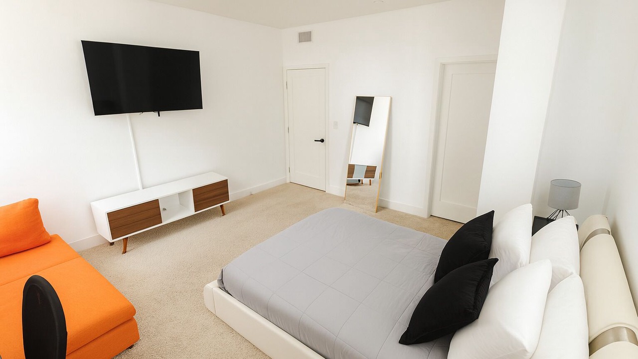 Photo of Bedroom in NoHo Arts District