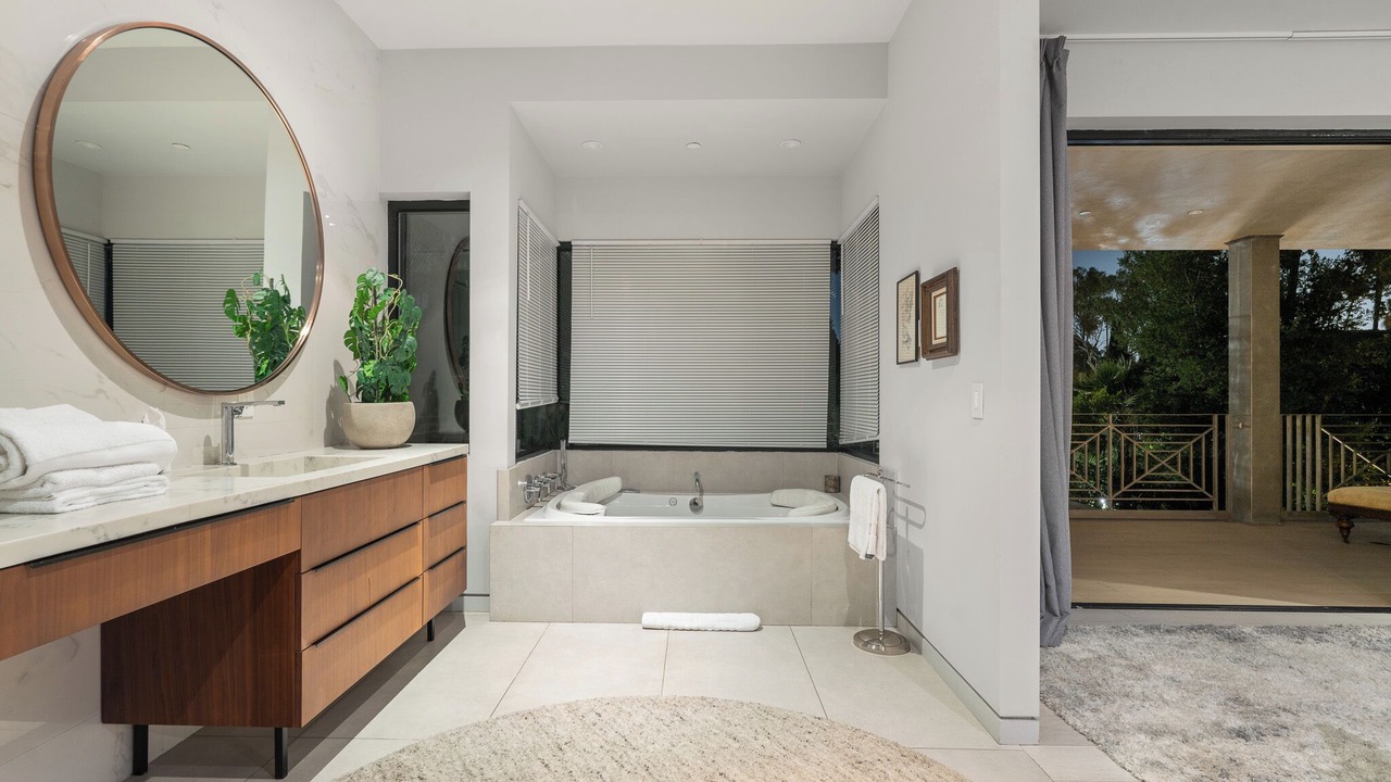 Photo of Bathroom in Hollywood