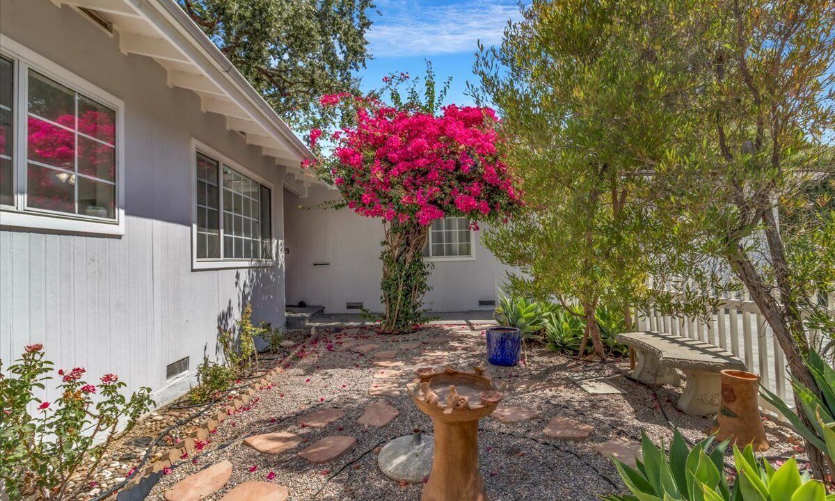 Photo of Patio Balcony in Woodland Hills