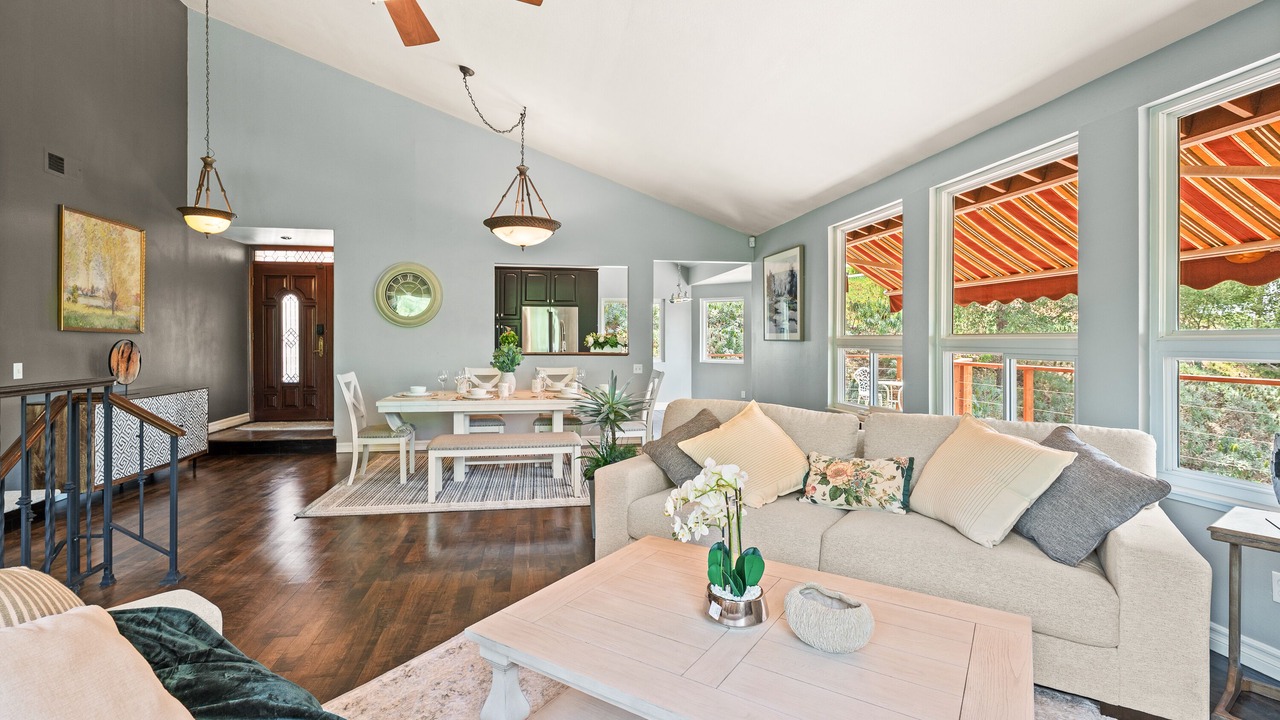 Photo of Livingroom in Pomona