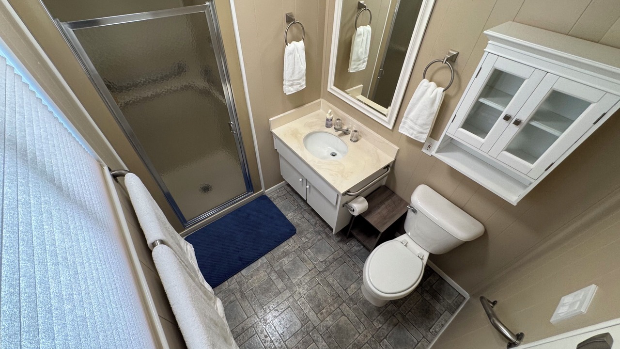 Photo of Bathroom in Green Valley Lake