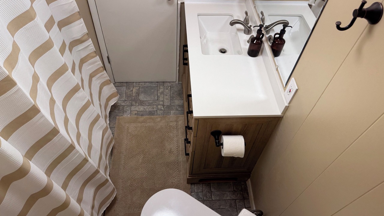 Photo of Bathroom in Green Valley Lake