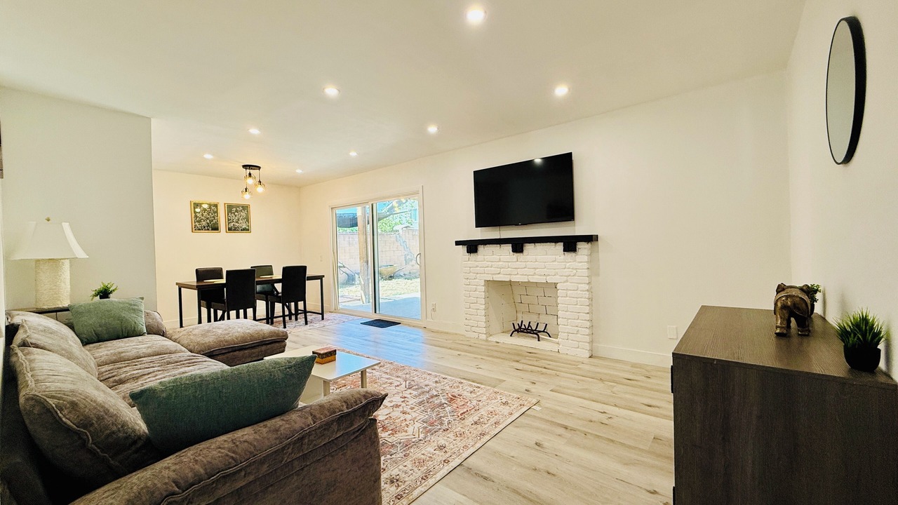 Photo of Livingroom in Canoga Park