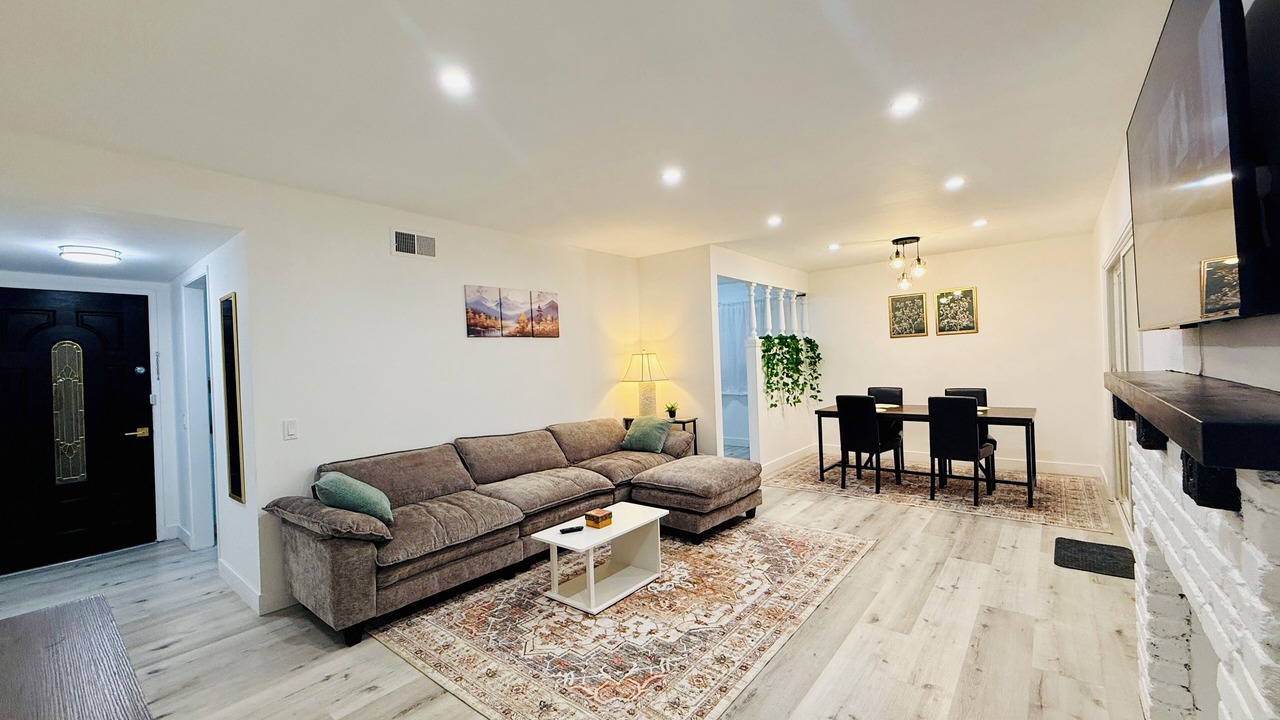Photo of Livingroom in Canoga Park